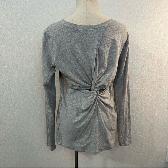 CAbi Twist Turn Tee 644 - Picture 1 of 3